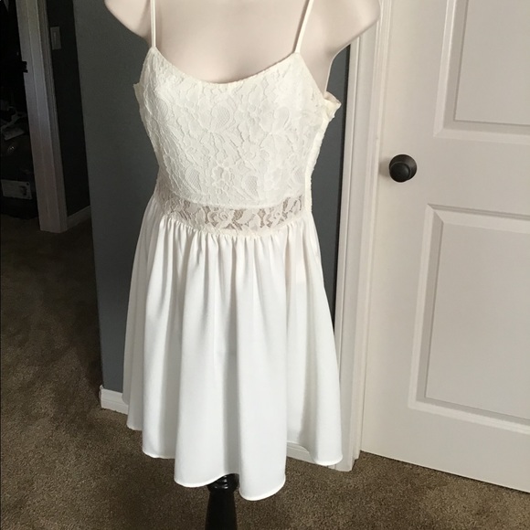 H&M Dresses & Skirts - H&M Pretty White Dress